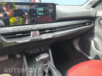 2025 Kia K4 GT-Line - miniatura 11