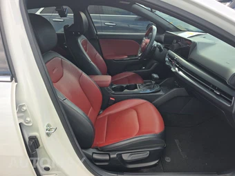 2025 Kia K4 GT-Line - miniatura 8