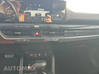 2025 Kia K4 GT-Line - miniatura 11