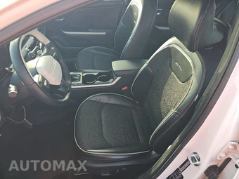 2025 Kia K4 GT-Line - miniatura 7