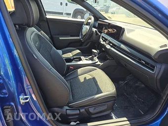 2025 Kia K4 GT-Line - miniatura 8