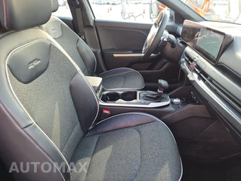 2025 Kia K4 GT-Line - miniatura 8