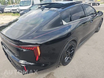 2025 Kia K4 GT-Line Turbo - miniatura 4