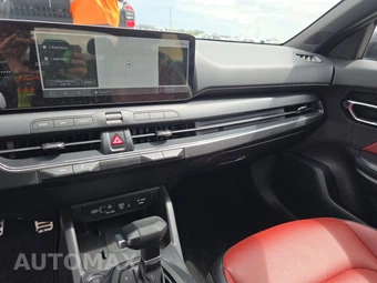 2025 Kia K4 GT-Line Turbo - miniatura 11