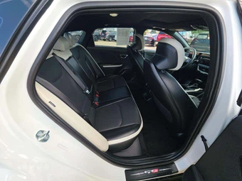 2025 Kia K4 GT-Line Turbo - miniatura 13