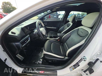 2025 Kia K4 GT-Line Turbo - miniatura 3
