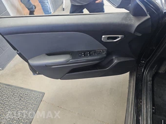 2025 Kia K4 LX - miniatura 9