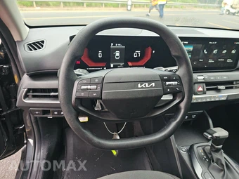 2025 Kia K4 LX - miniatura 10