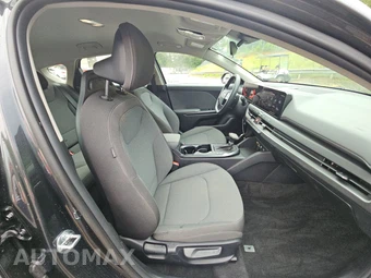 2025 Kia K4 LX - miniatura 8