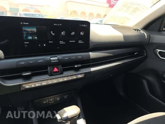2025 Kia K4 LX - miniatura 10