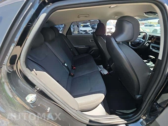 2025 Kia K4 LX - miniatura 16