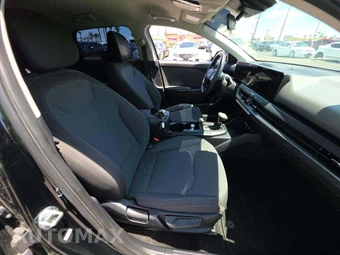 2025 Kia K4 LX - miniatura 18