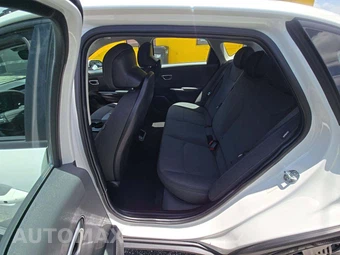 2025 Kia K4 LX - miniatura 10