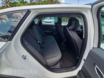 2025 Kia K4 LX - miniatura 13