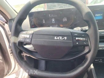 2025 Kia K4 LX - miniatura 10