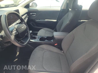 2025 Kia K4 LX - miniatura 7