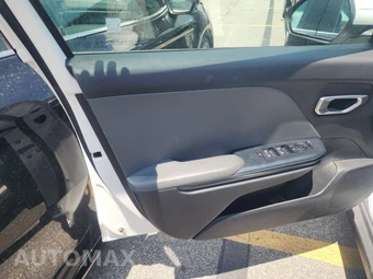 2025 Kia K4 LX - miniatura 9