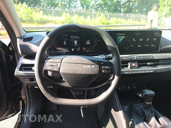 2025 Kia K4 LX - miniatura 10