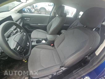 2025 Kia K4 LXS - miniatura 7
