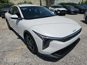 2025 Kia K4 LXS - miniatura 4