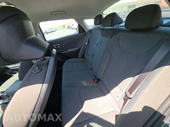 2025 Kia K4 LXS - miniatura 13