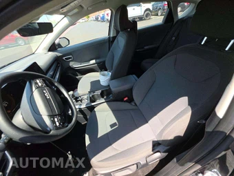 2025 Kia K4 LXS - miniatura 6