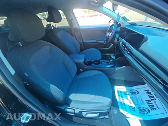 2025 Kia K4 LXS - miniatura 8