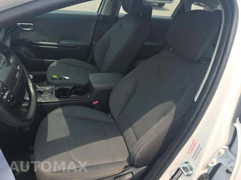 2025 Kia K4 LXS - miniatura 3