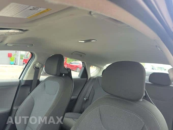 2025 Kia K4 LXS - miniatura 8