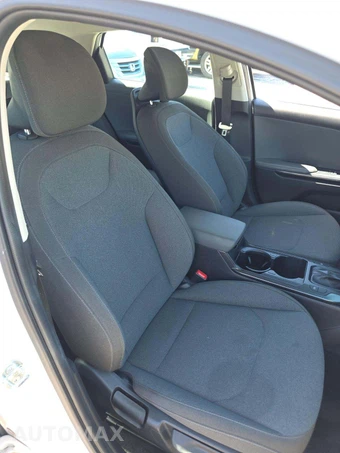 2025 Kia K4 LXS - miniatura 17