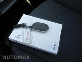 2025 Kia K4 LXS - miniatura 10