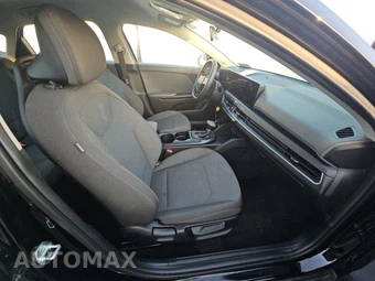 2025 Kia K4 LXS - miniatura 8