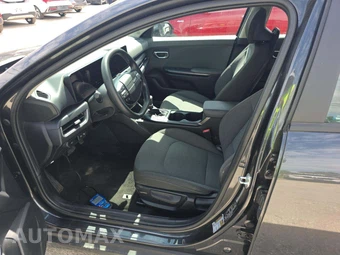 2025 Kia K4 LXS - miniatura 6