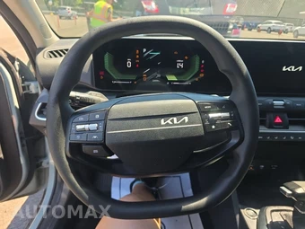 2025 Kia K4 LXS - miniatura 10