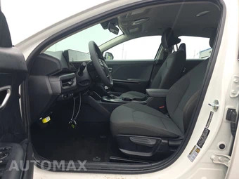 2025 Kia K4 LXS - miniatura 7