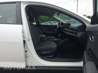 2025 Kia K4 LXS - miniatura 8