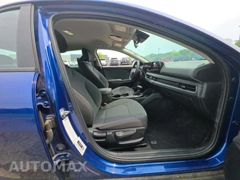 2025 Kia K4 LXS - miniatura 15