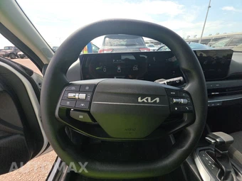 2025 Kia K4 LXS - miniatura 10