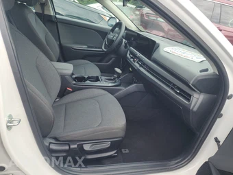 2025 Kia K4 LXS - miniatura 8