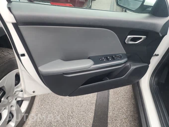 2025 Kia K4 LXS - miniatura 9