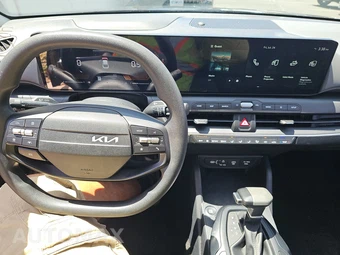 2025 Kia K4 LXS - miniatura 11