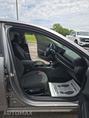 2025 Kia K4 LXS - miniatura 15