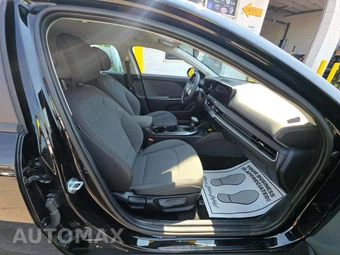 2025 Kia K4 LXS - miniatura 18