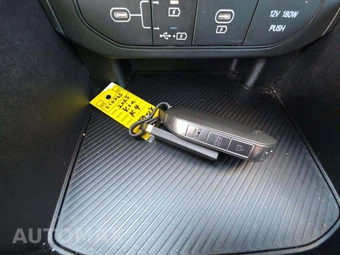 2025 Kia K4 LXS - miniatura 8