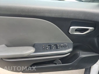 2025 Kia K4 LXS - miniatura 9