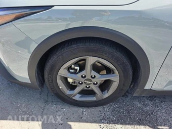 2025 Kia K4 LXS - miniatura 8