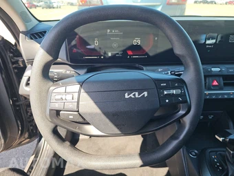 2025 Kia K4 LXS - miniatura 10