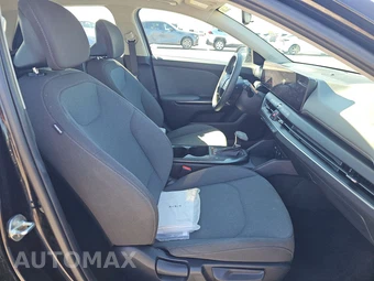 2025 Kia K4 LXS - miniatura 8