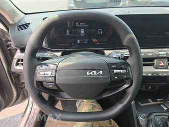 2025 Kia K4 LXS - miniatura 10