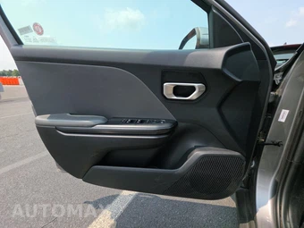 2025 Kia K4 LXS - miniatura 9